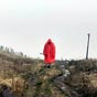 Et si cette image symbolisait le Chemin de Compostelle, le pèlerin qui avance toujours dans l'adversité, luttant contre la pluie, le vent glacial ?(crédit photo M. Jérémie).